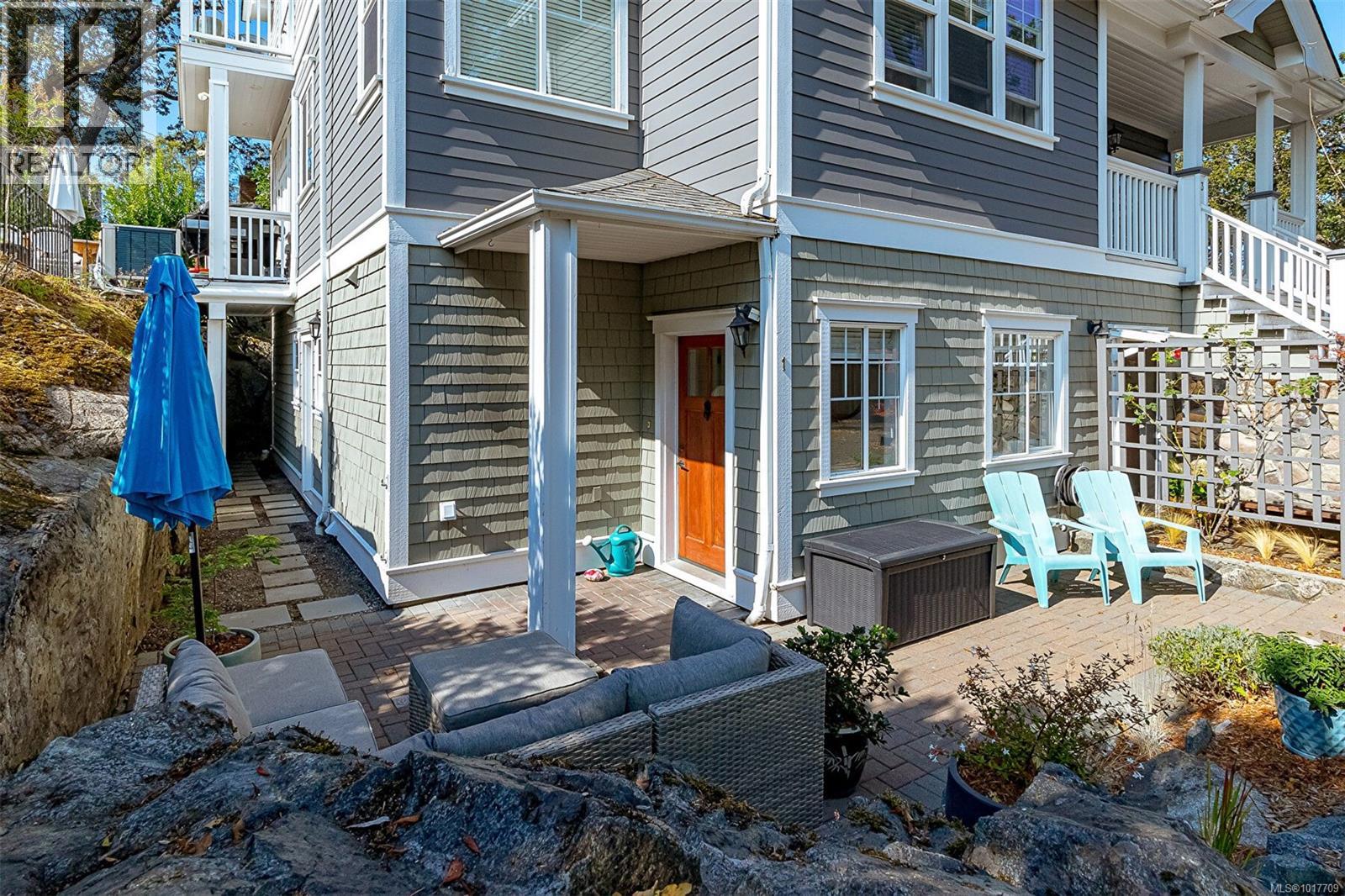 1002 Carberry Gdns Unit 1 Gdns, Victoria, BC V8S 3R7