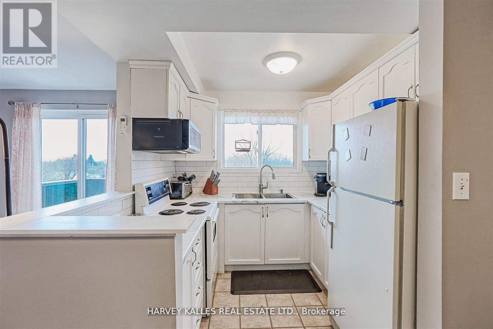 45 2373 King St E, Hamilton, ON L8K 1X9