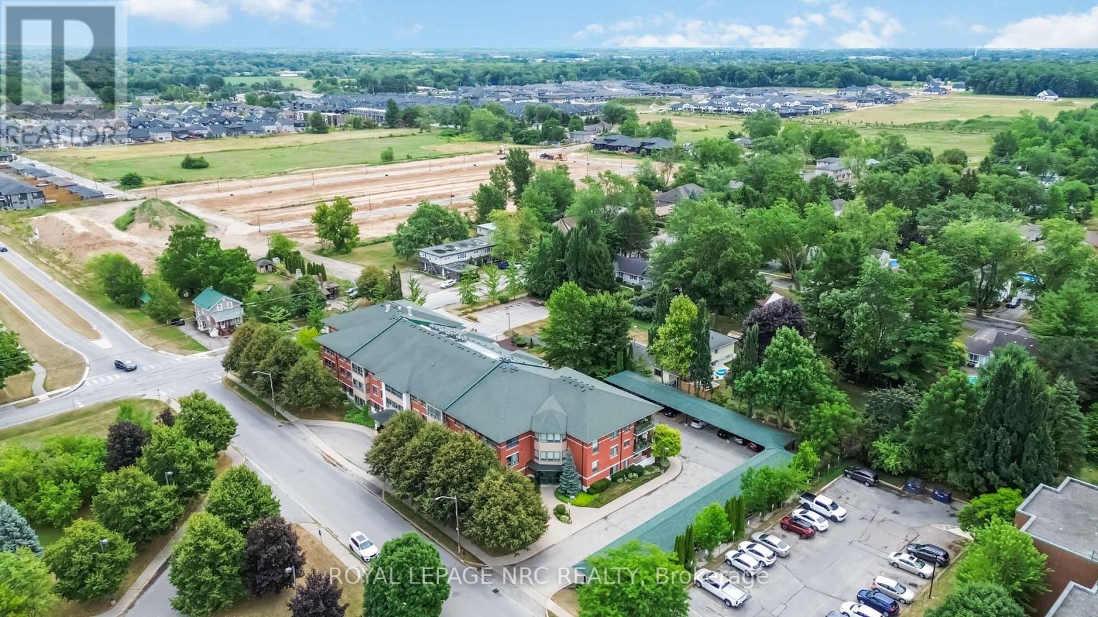 101 55 Pelham Town Sq, Pelham, ON L0S 1E3