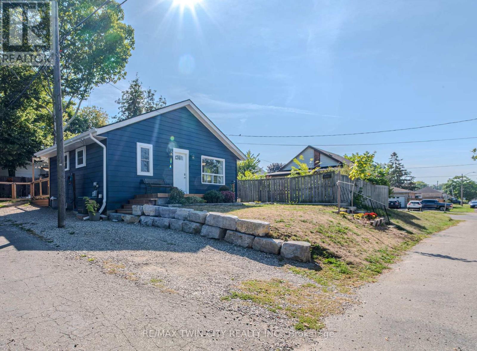 37 Twelfth Ave, Brantford, ON N3S 6P1