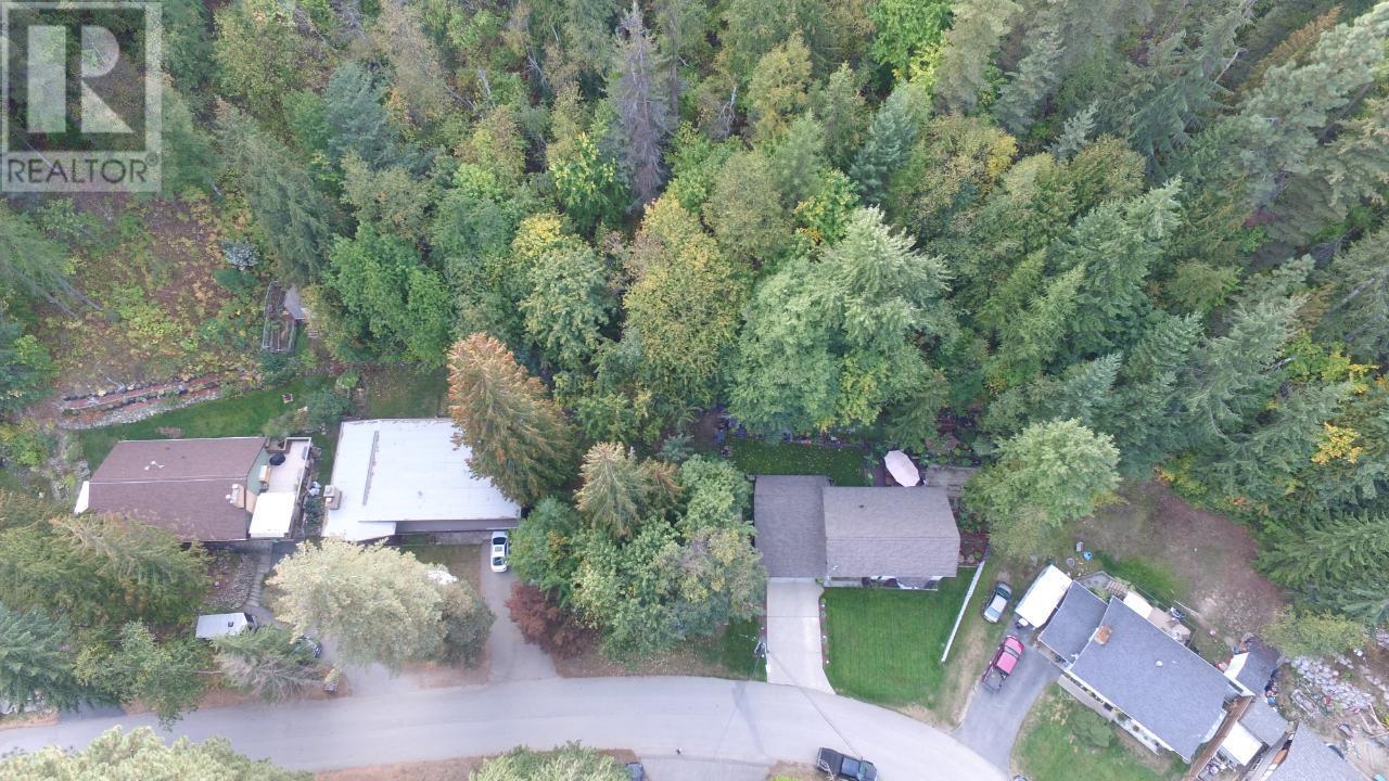800 Lynnwood Cres, Castlegar, BC V1N 1E3