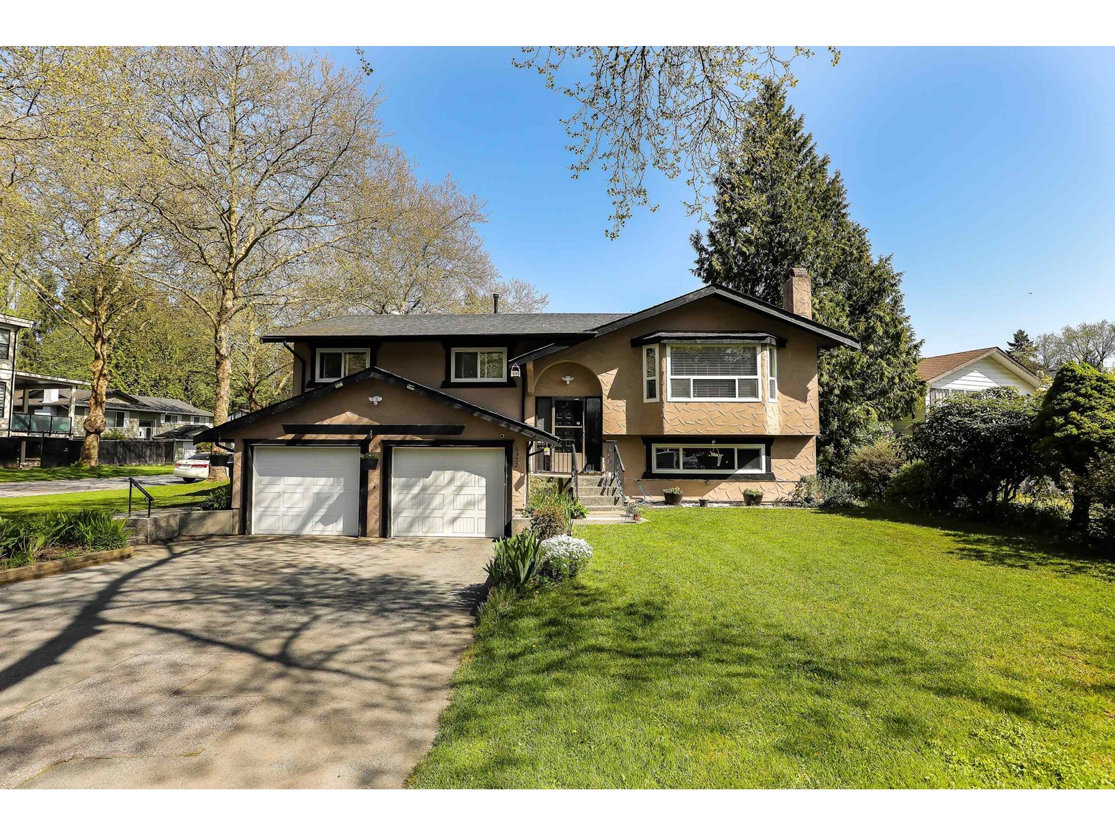 8922 Edinburgh St, Surrey, BC V3V 7C2