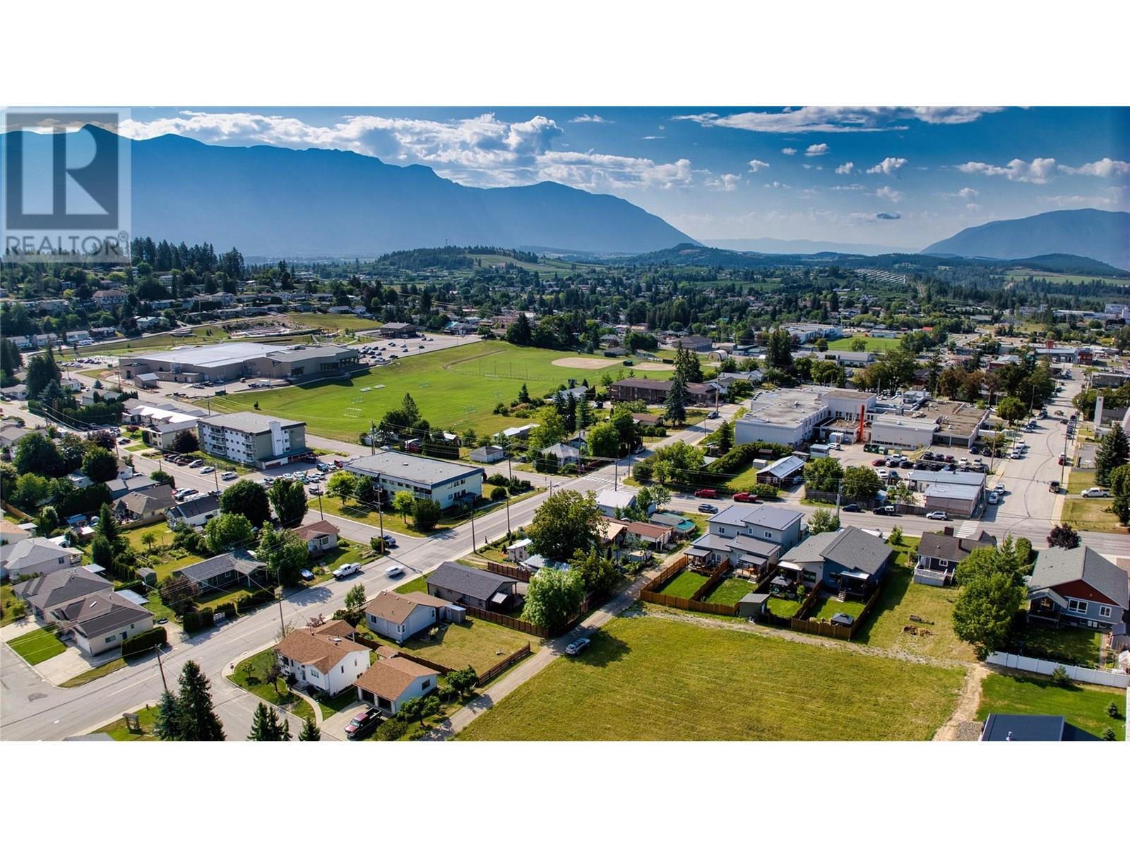 415 16 Avenue North, Creston, BC V0B 1G5