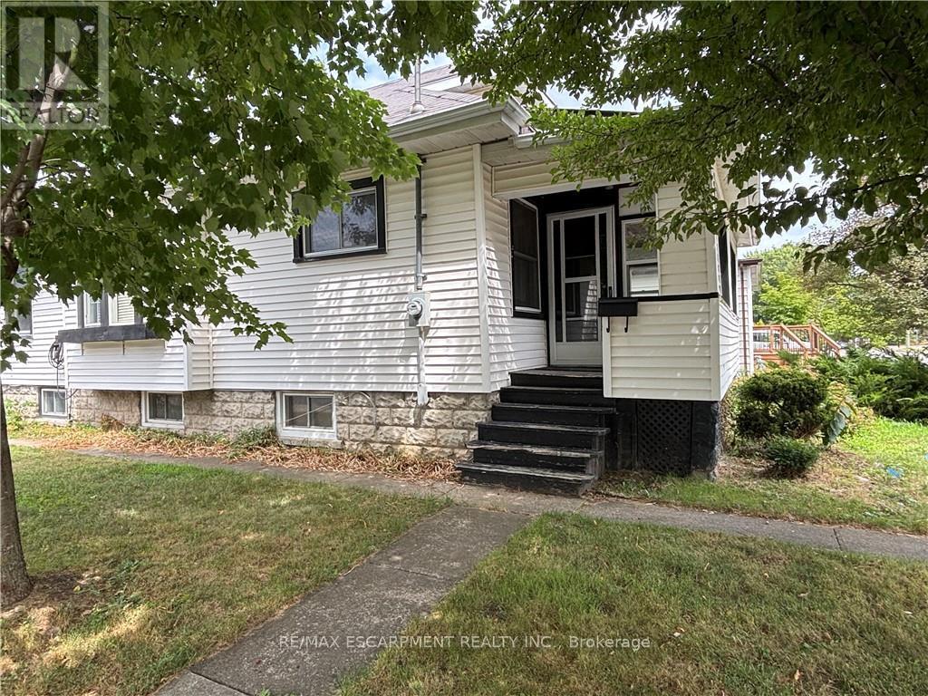 9 Grantham Ave, St. Catharines, ON L2P 3B3