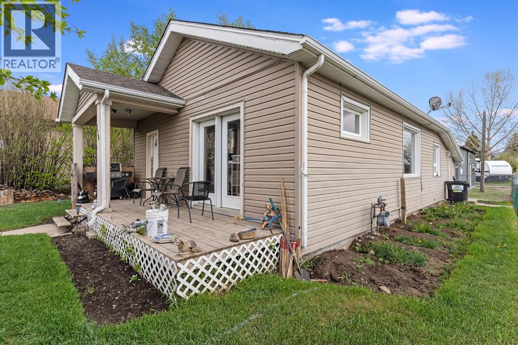 110 Aberdeen St, Blackie, AB T0L 0J0