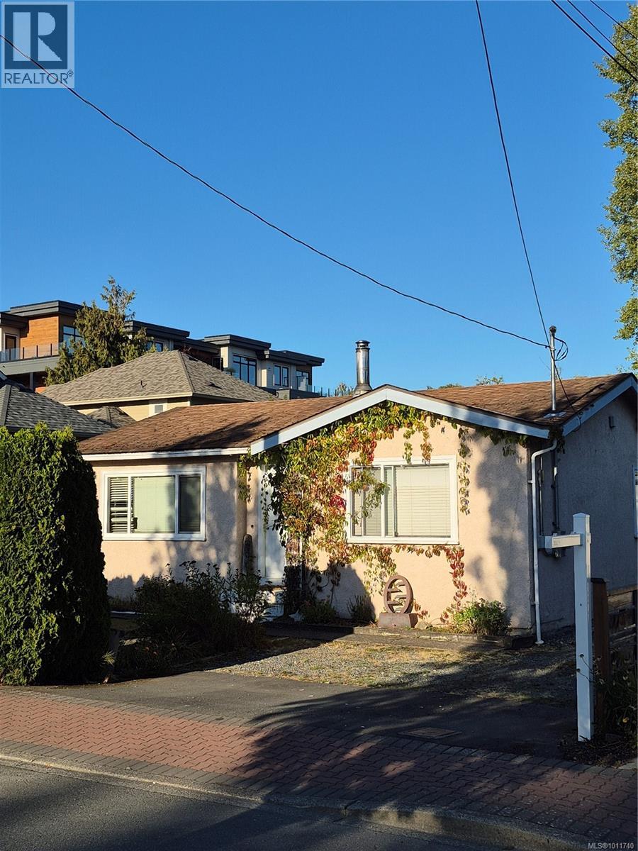9691 Fifth St, Sidney, BC V8L 2W9