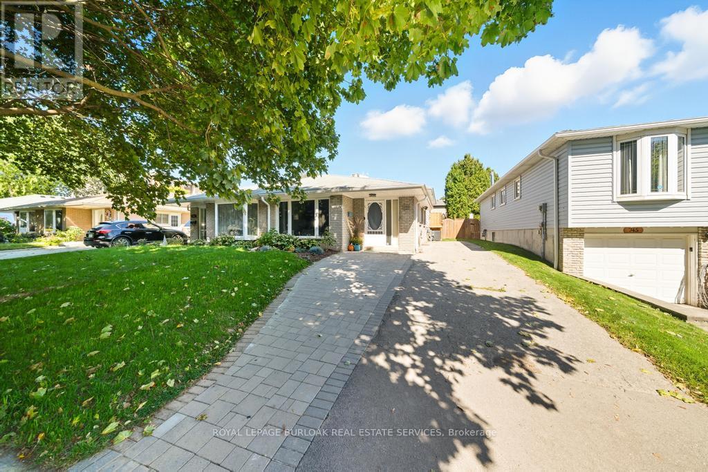 749 Hager Ave, Burlington, ON L7S 1W9