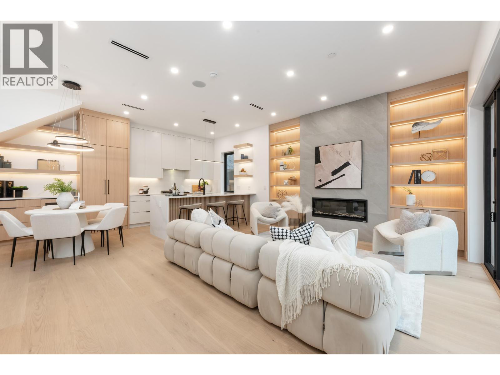312 E 37 Avenue Unit 1, Vancouver, BC V5W 1E7