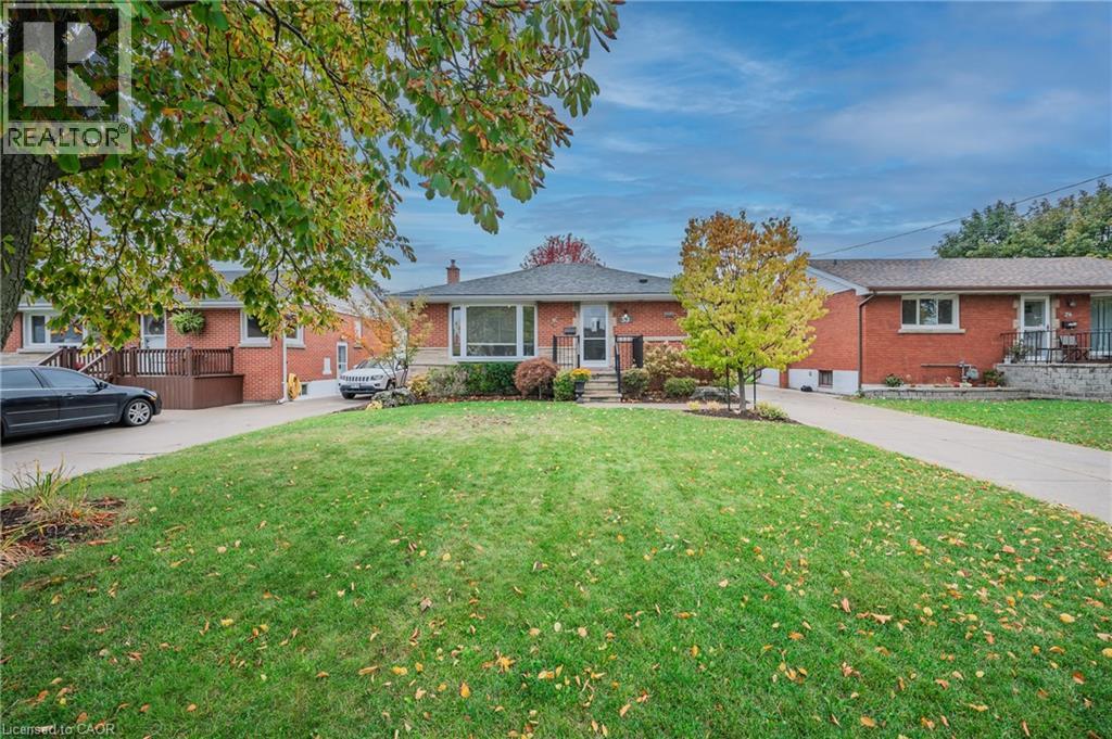 30 Wildewood Ave, Hamilton, ON L8T 1X3