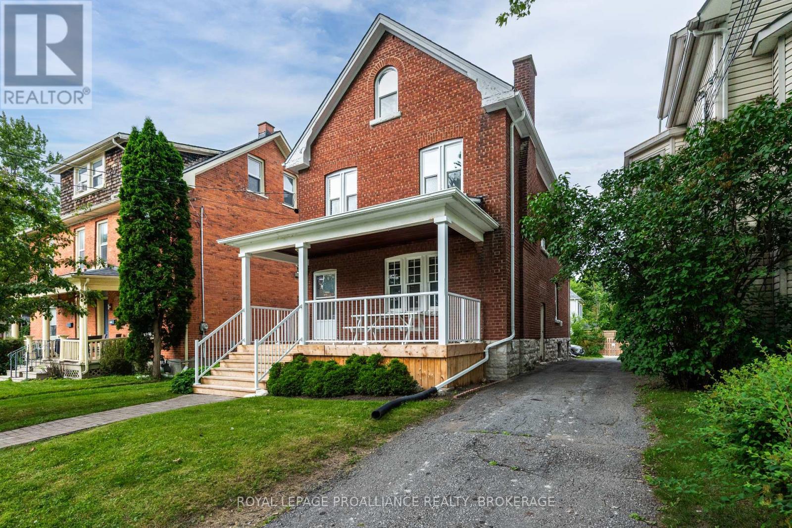 67 Mack St, Kingston, ON K7L 1N8