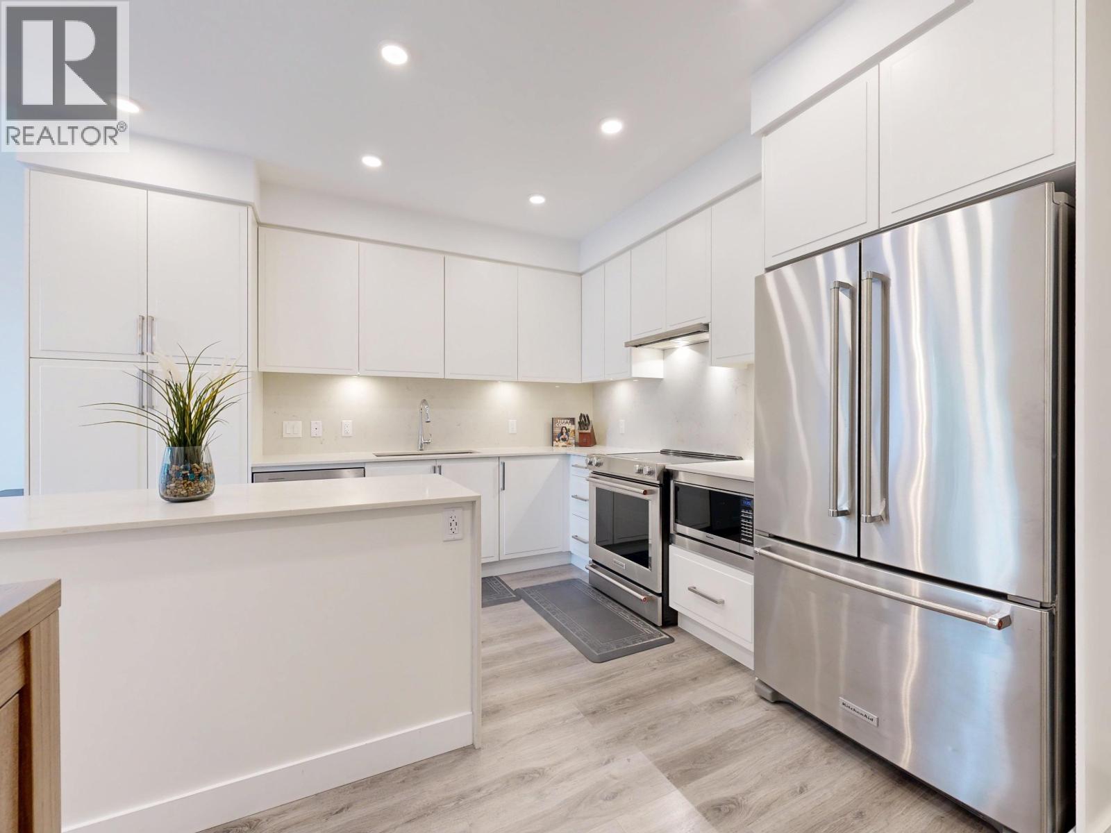 700 Clarke Road Unit 513, Coquitlam, BC V3J 0K5