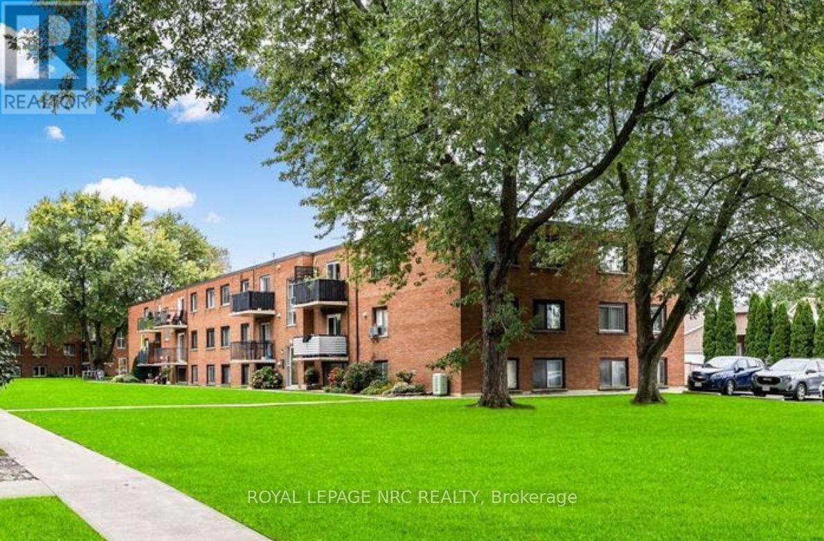7 454 Carlton St, St. Catharines, ON L2M 4X1