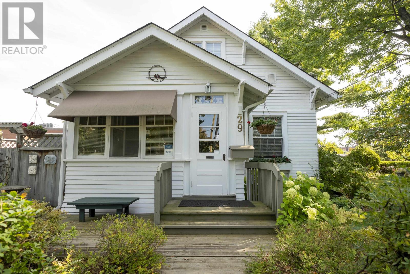 29 Emmerson Ave, Thunder Bay, ON P7A 4Z1