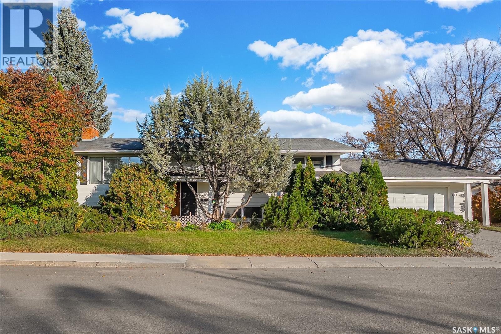 202 Begg Cres, Saskatoon, SK S7H 4P2