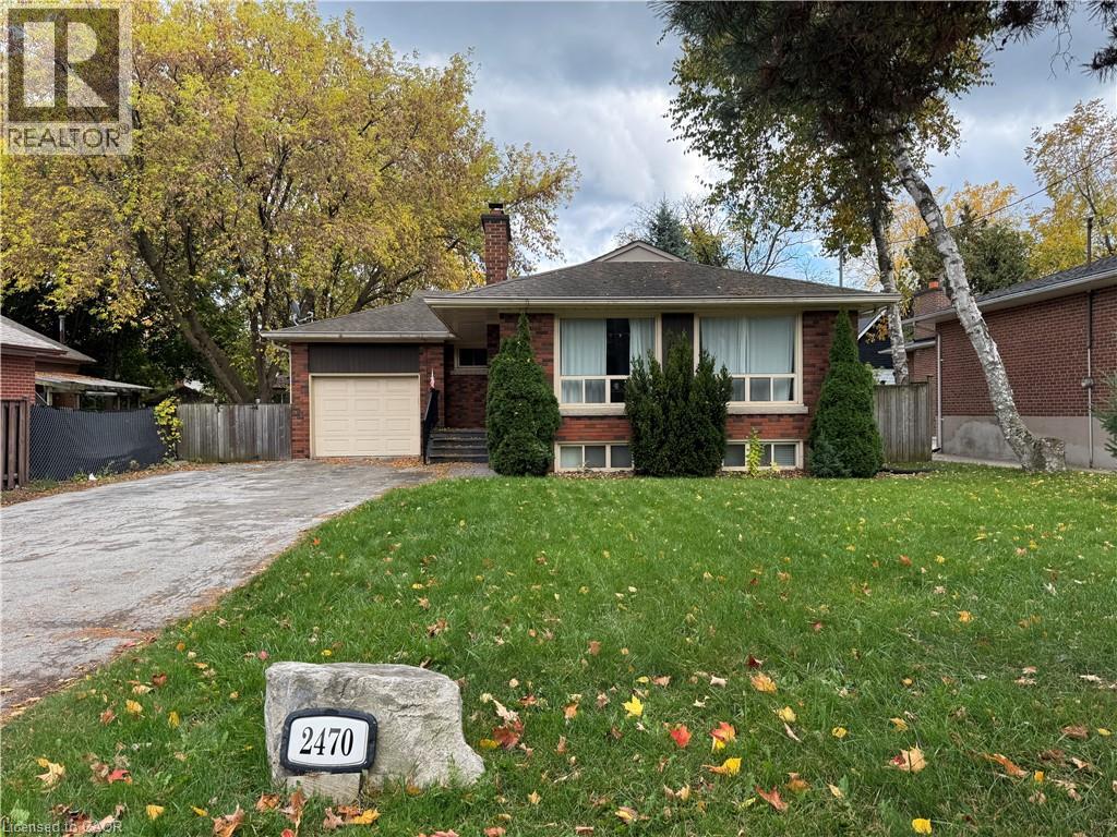 2470 Rebecca St, Oakville, ON L6L 2B2