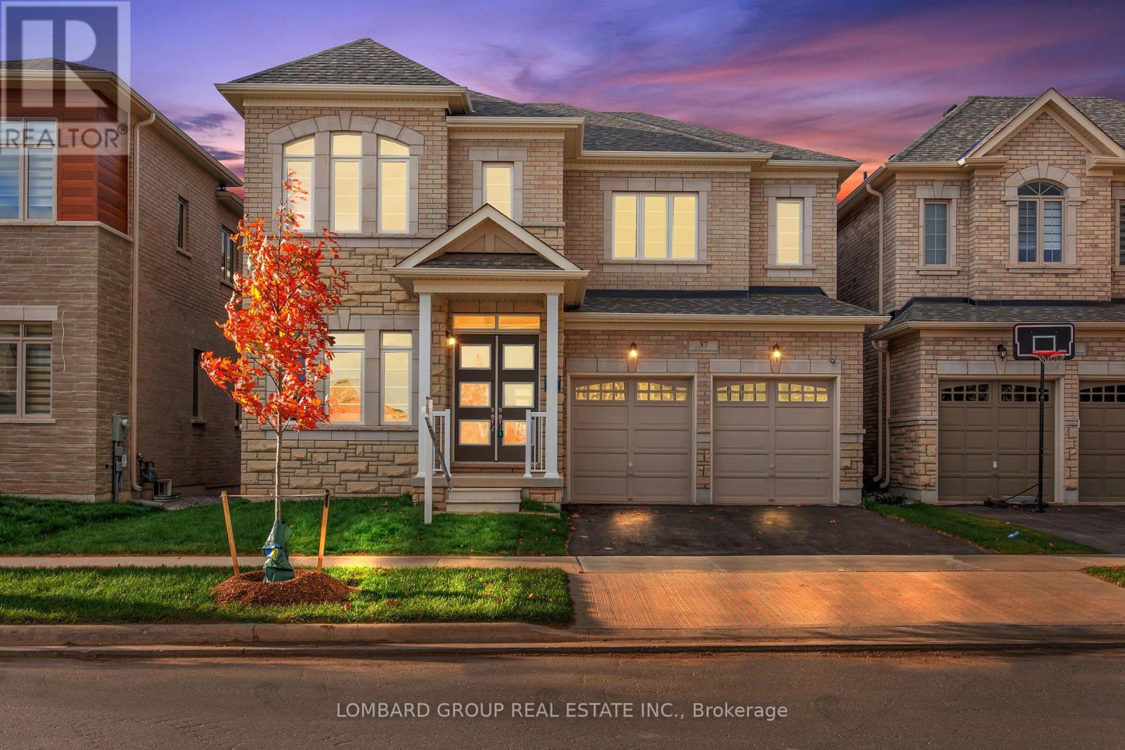 37 N Park Blvd, Oakville, ON L6M 0T1