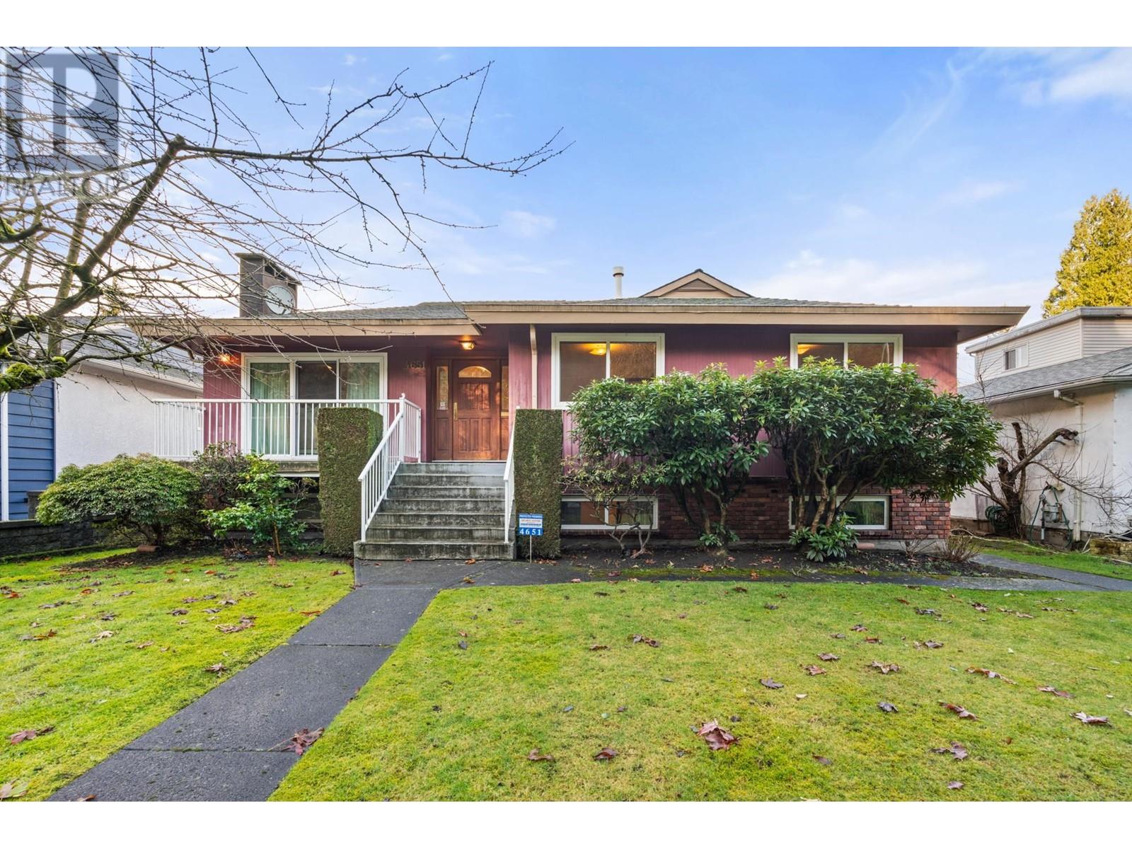 4651 W 16th Ave, Vancouver, BC V6R 3E9