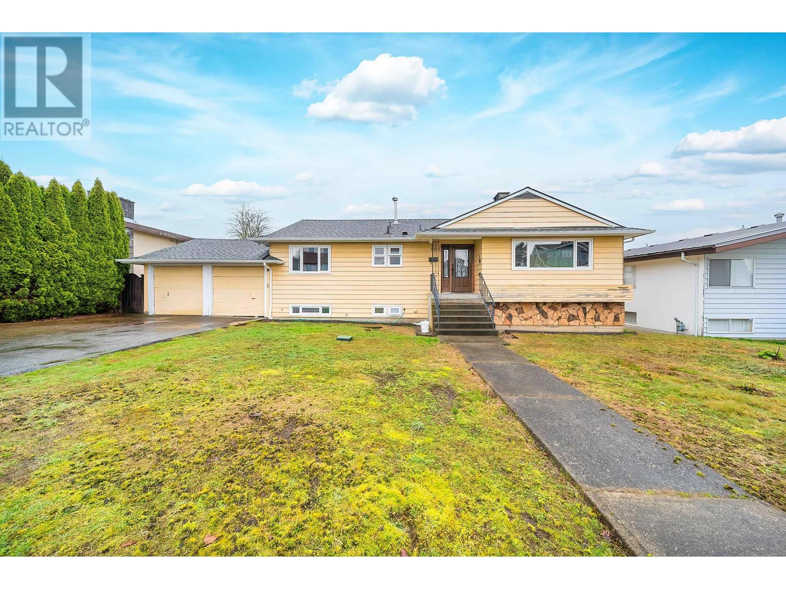 8935 Monroe Ave, Burnaby, BC V3N 4E7