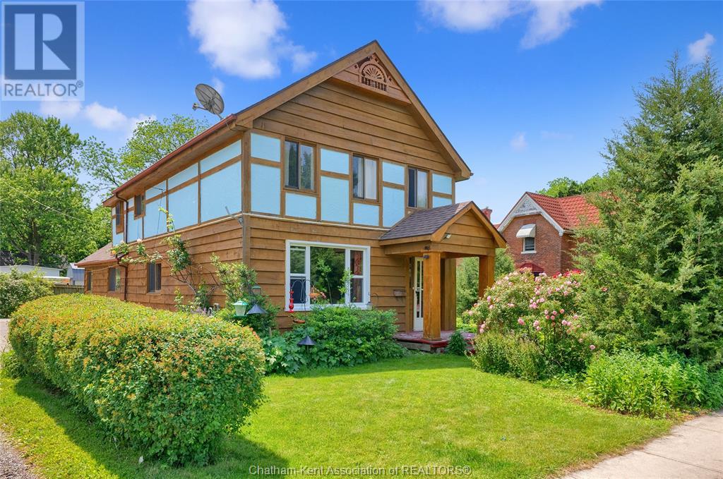 16 Elizabeth St, Chatham, ON N7L 2Y1
