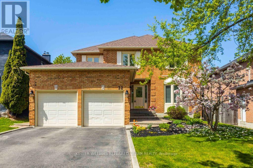 32 Nelson Cir, Newmarket, ON L3X 1R1