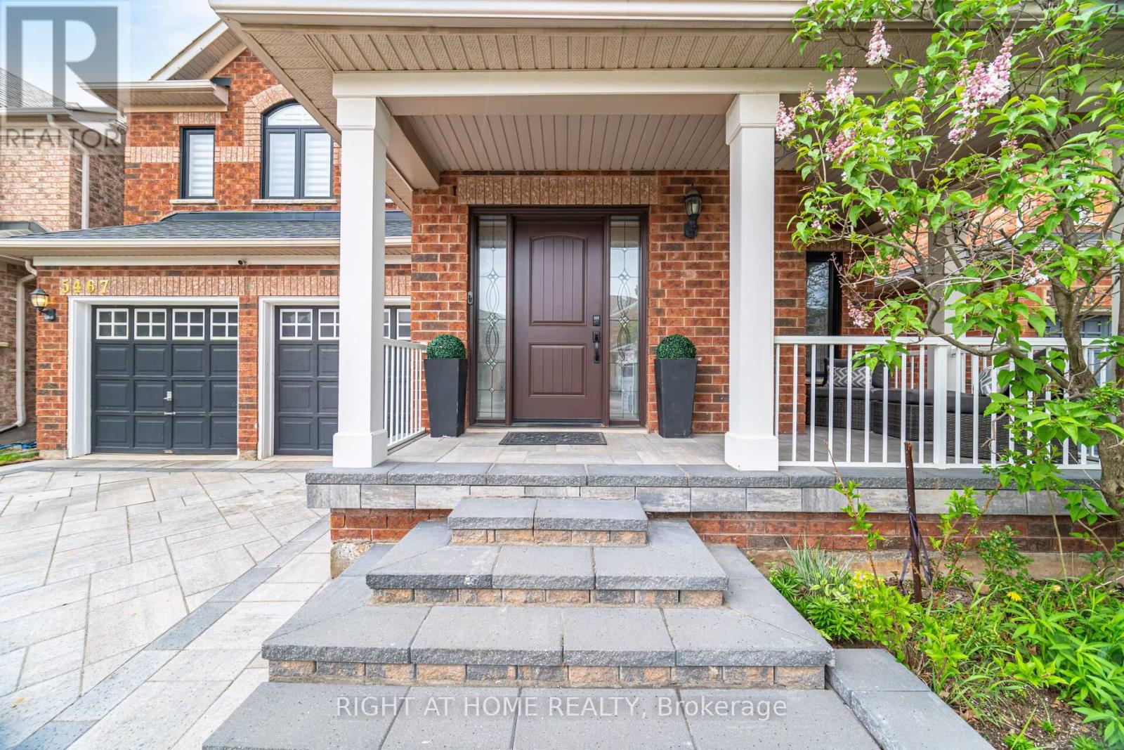 5467 Blue Spruce Ave, Burlington, ON L7L 7C6