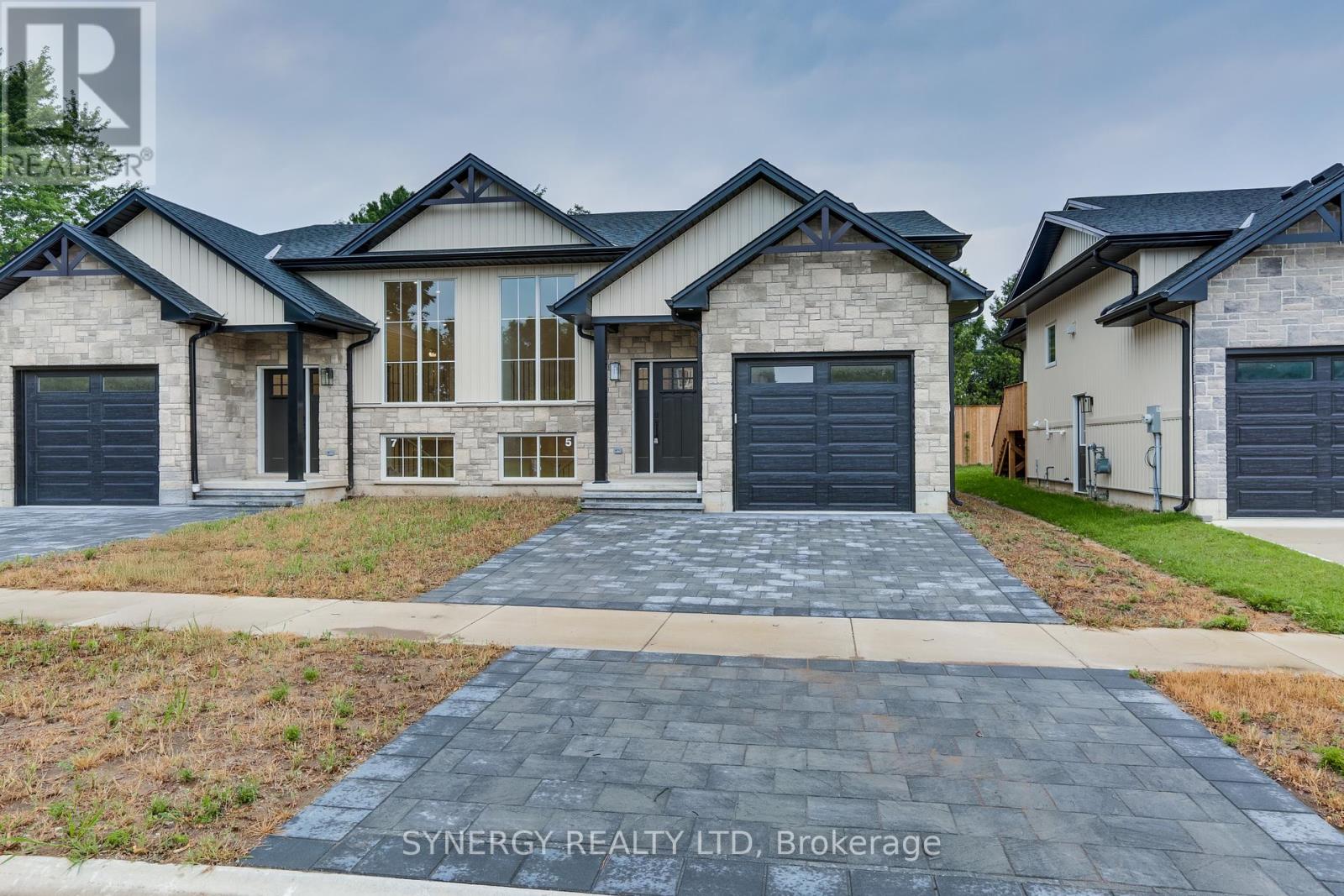 5 Haddon Ln, Strathroy-caradoc Nw, ON N7G 0B9