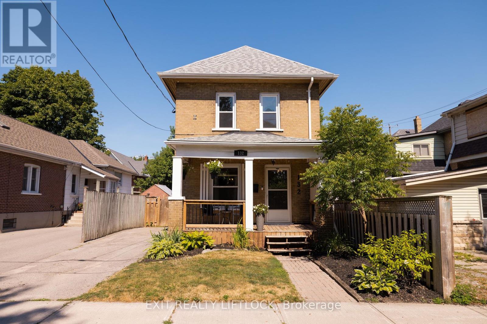 132 Maude St, Peterborough, ON K9J 3A2
