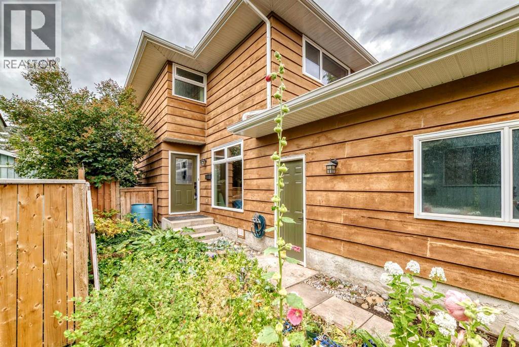 6739 Coach Hill Rd SW, Calgary, AB T3H 1V7