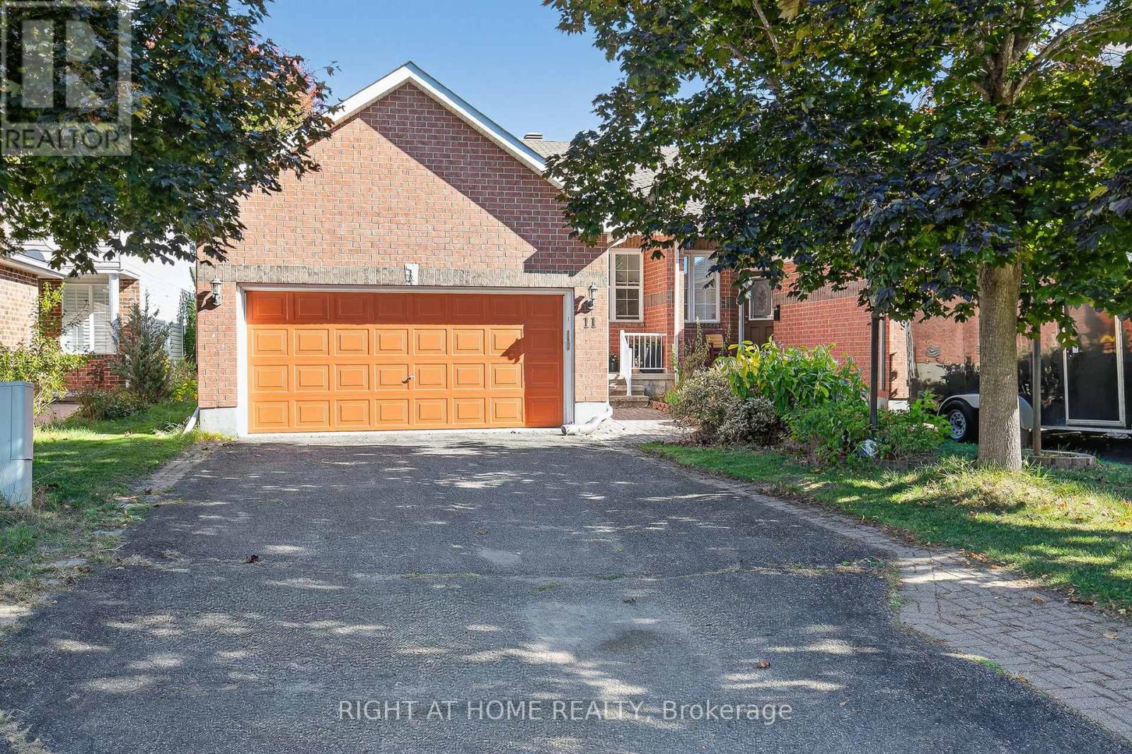 11 Oriska Way, Ottawa, ON K2J 4N7