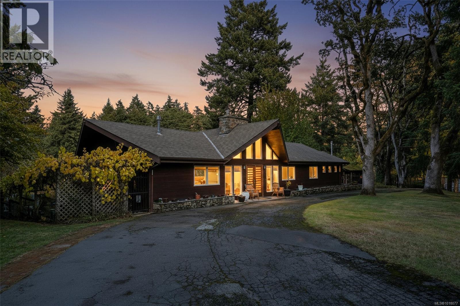 2200 Aldeane Ave, Victoria, BC V9B 2C5