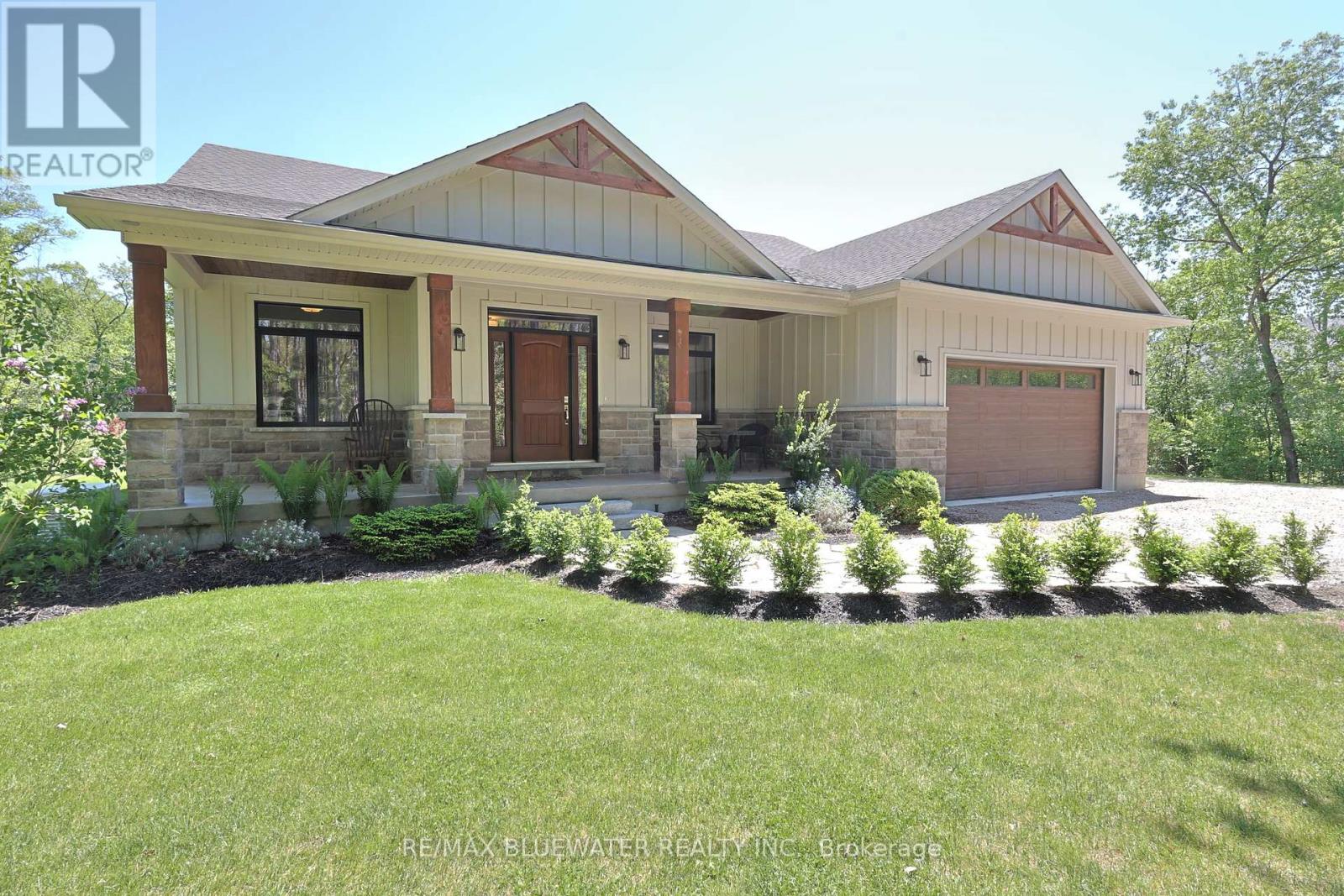 8437 Goosemarsh Line, Lambton Shores, ON N0M 1T0