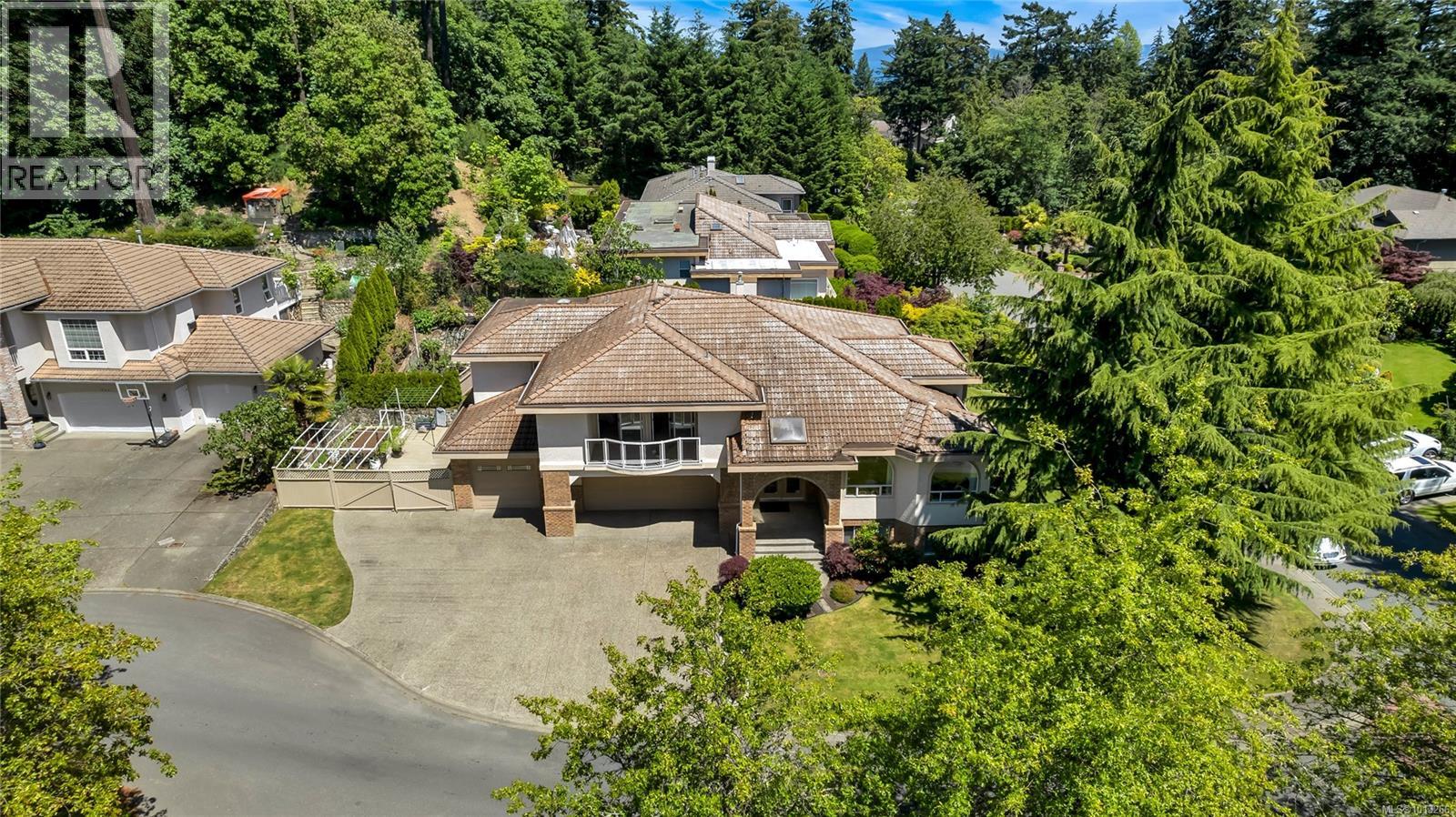 948 Boulderwood Rise, Saanich, BC V8Y 3G5