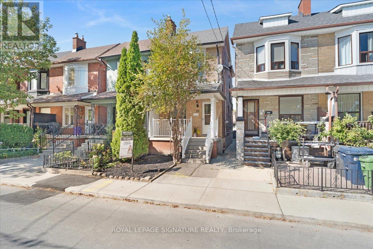 42 Manchester Ave, Toronto, ON M6G 1V3
