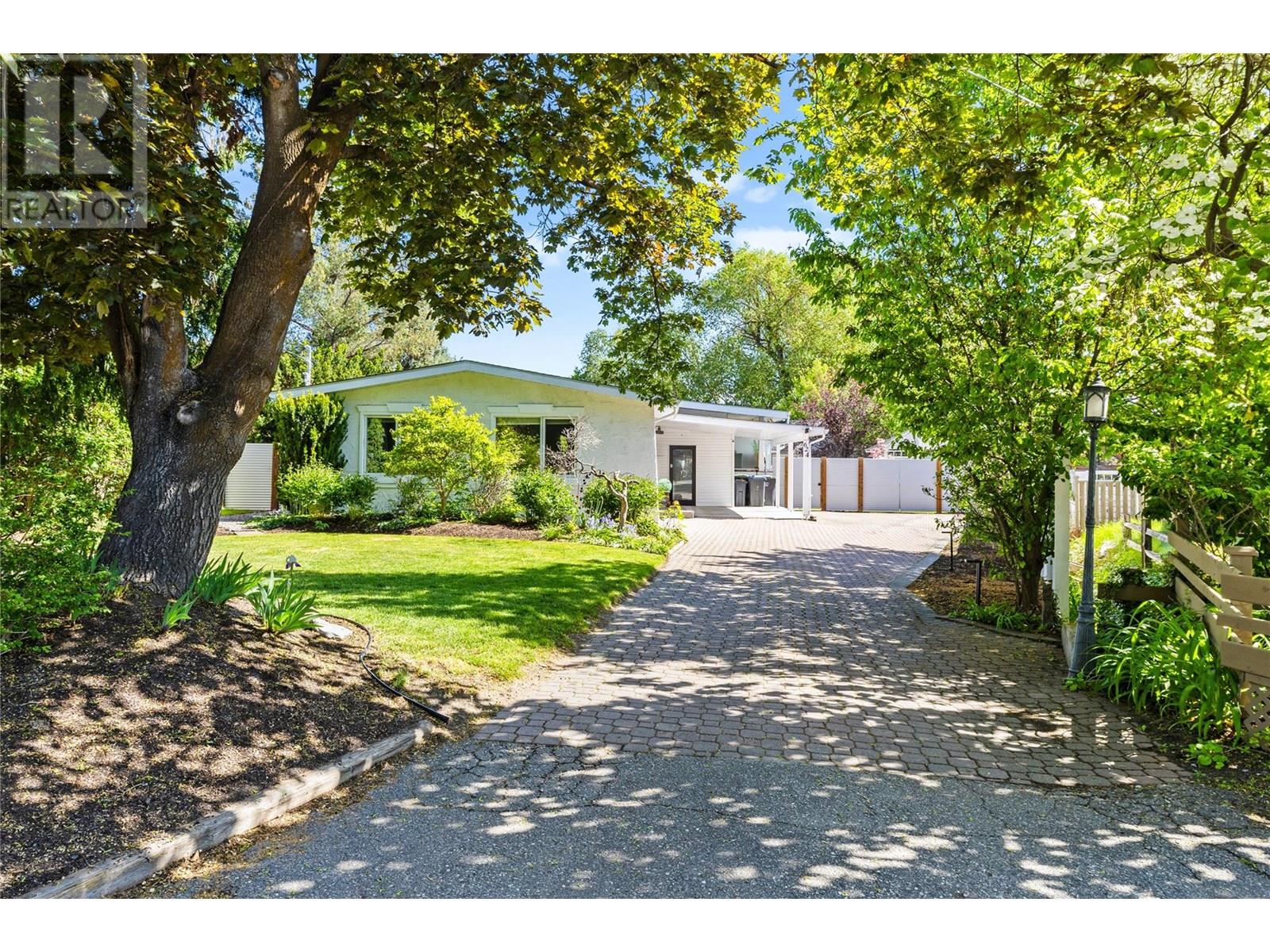 624 Armour Cres, Kelowna, BC V1W 1A5