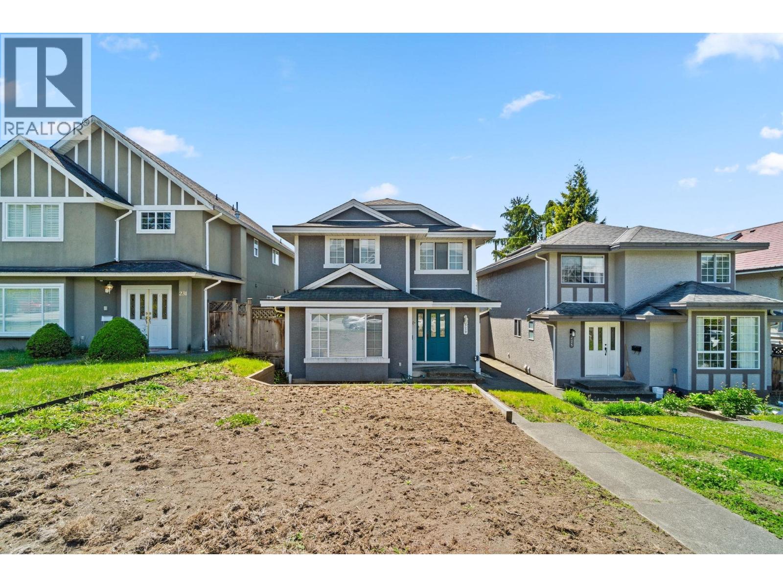 229 E 20th St, North Vancouver, BC V7L 3A6