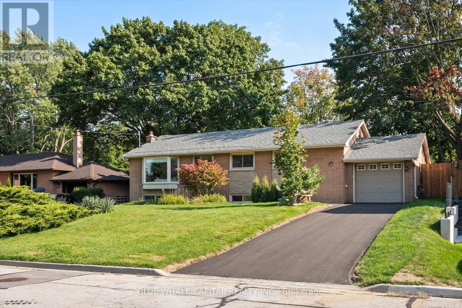 57 Royal Rd, Aurora, ON L4G 1B1