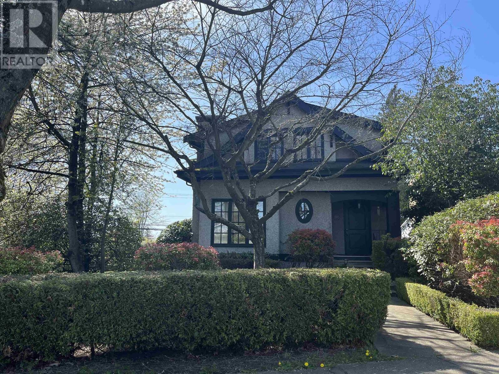 7637 West Blvd, Vancouver, BC V6P 5S3