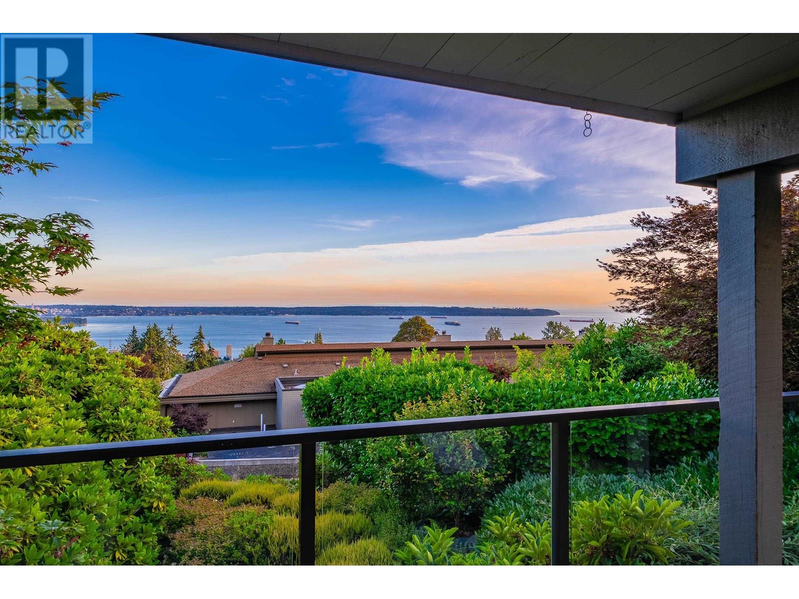 2214 Folkestone Way Unit 18, West Vancouver, BC V7S 2X7