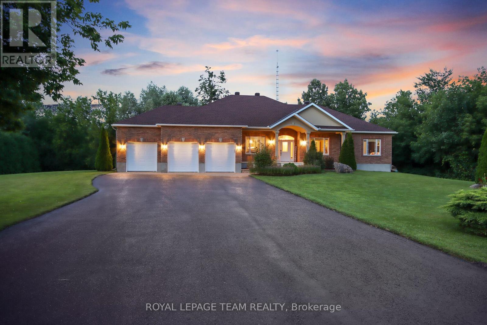 2539 Kearns Way, Ottawa, ON K4P 1R9
