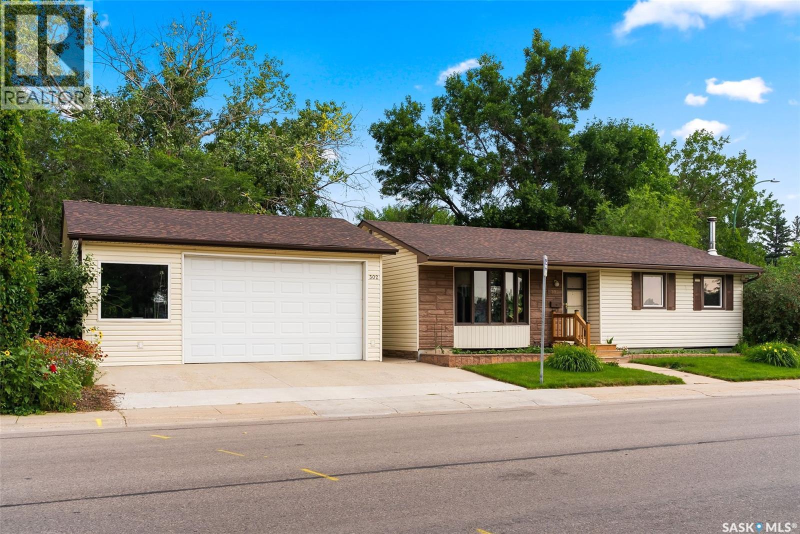 302 Cavendish St, Regina, SK S4N 4J8