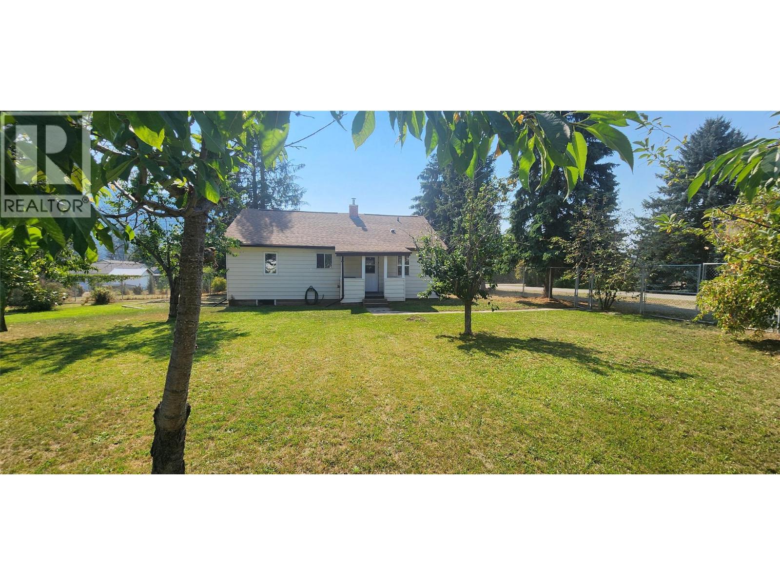 4960 Vernon St, Grand Forks, BC V0H 1H5