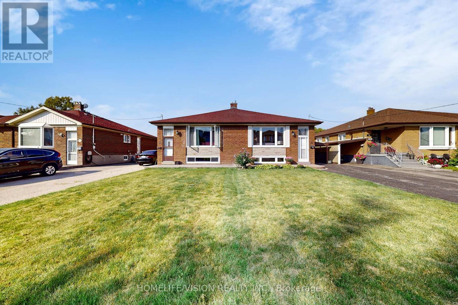 54 Pinebrook Ave, Toronto, ON M4A 1Z2