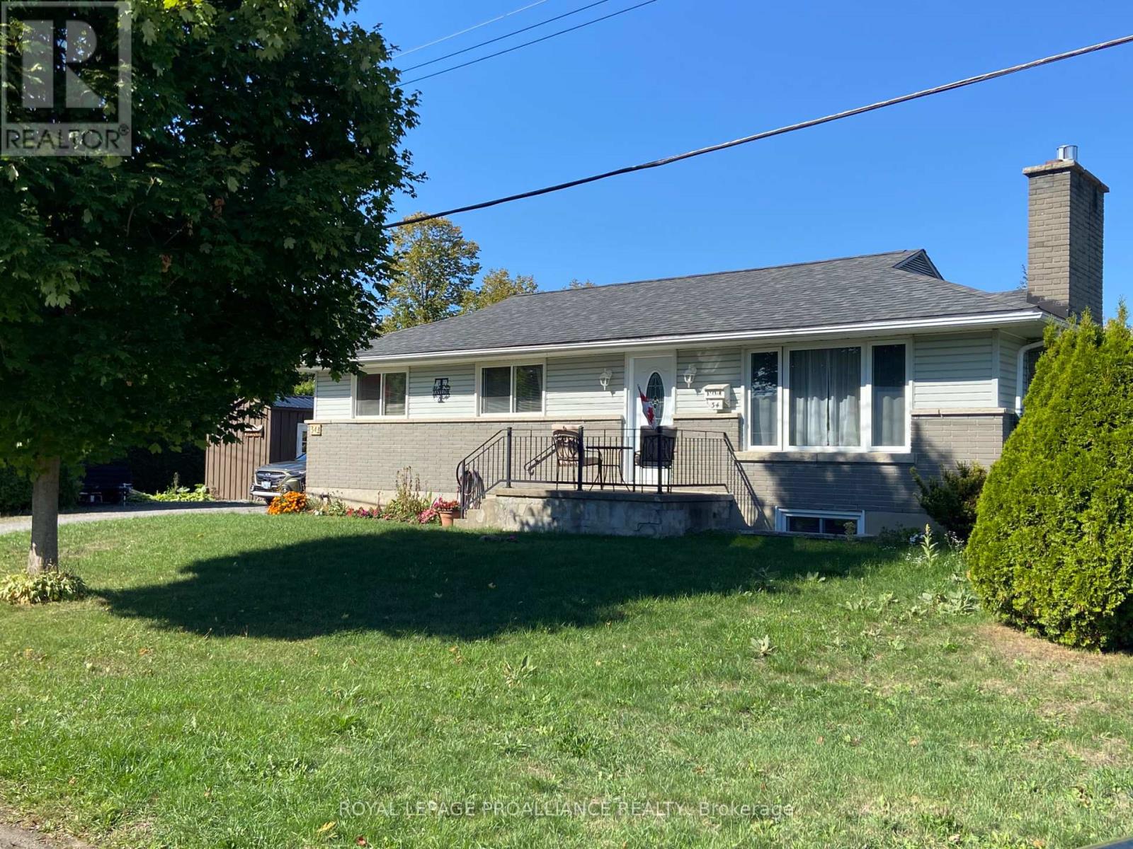 34 Hillcrest Dr, Brockville, ON K6V 3J4