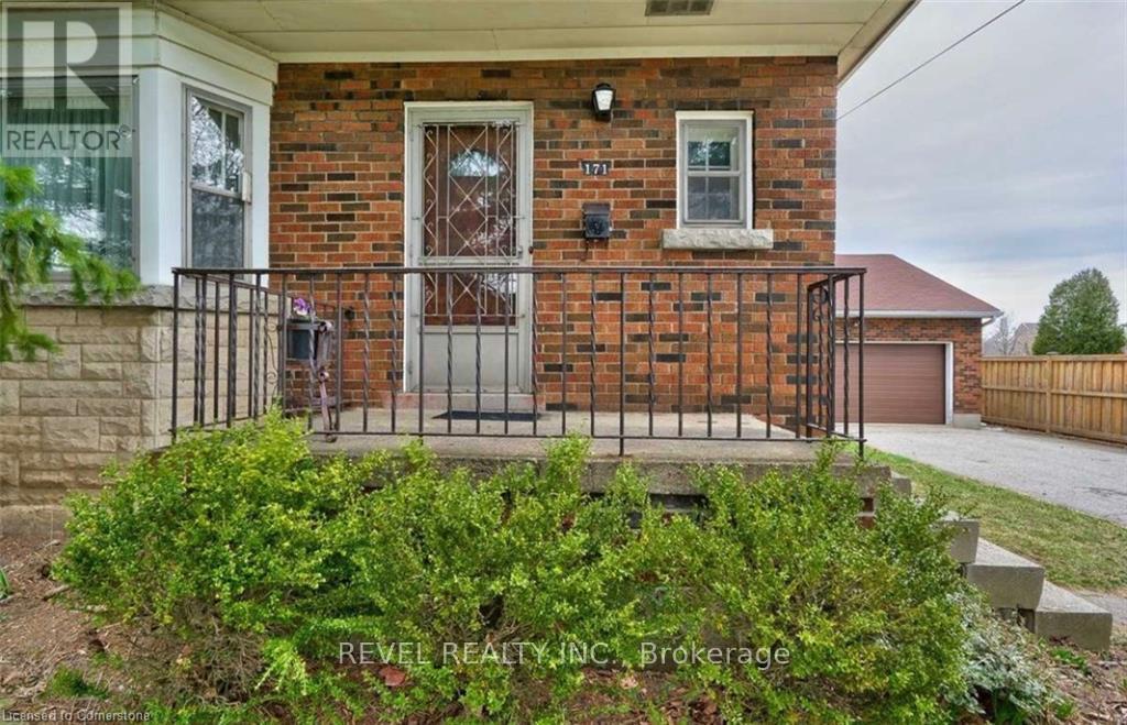 171 Stone Church Rd E, Hamilton, ON L9A 5K2