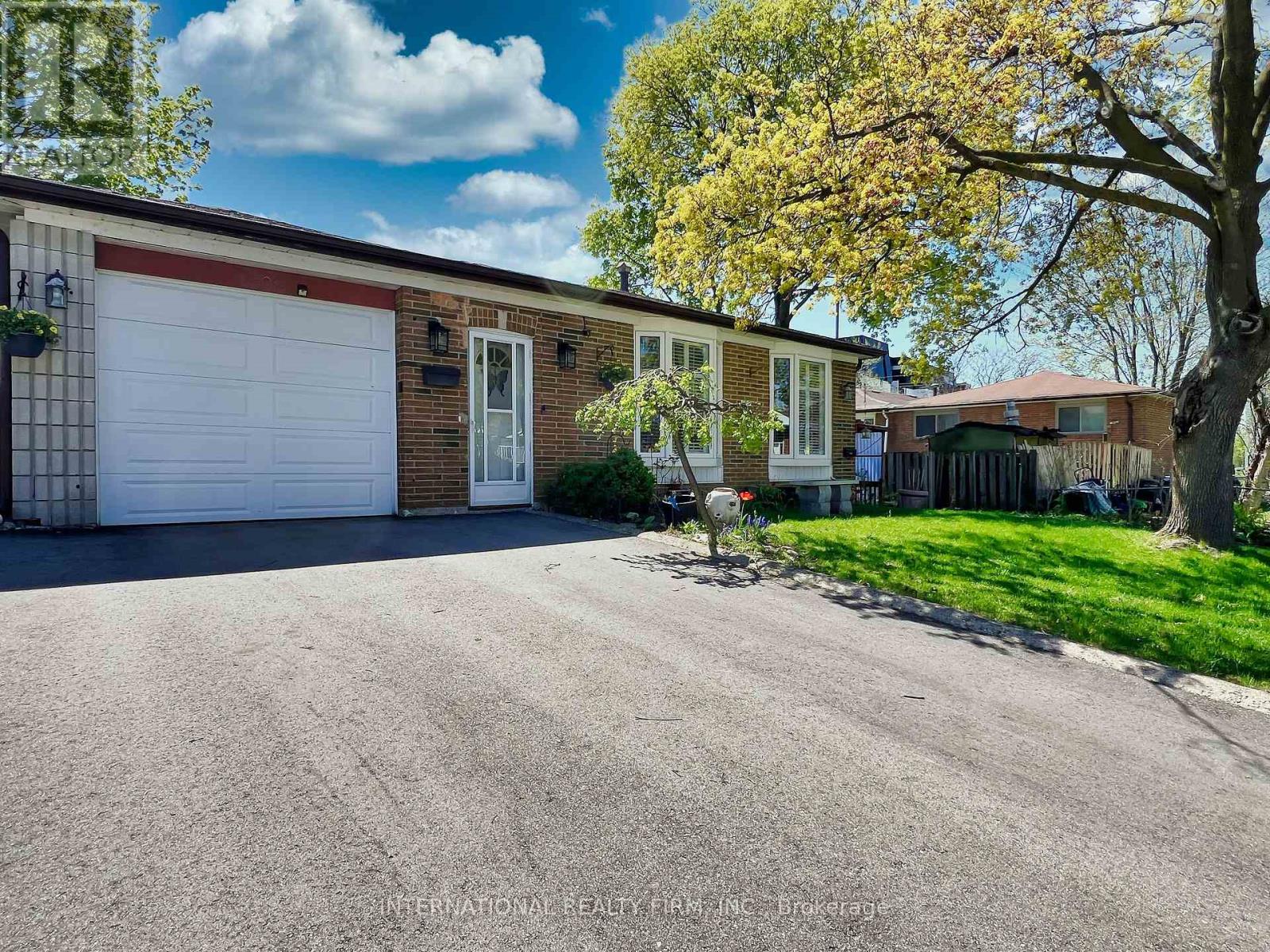3602 Dunrankin Dr, Mississauga, ON L4T 1V9