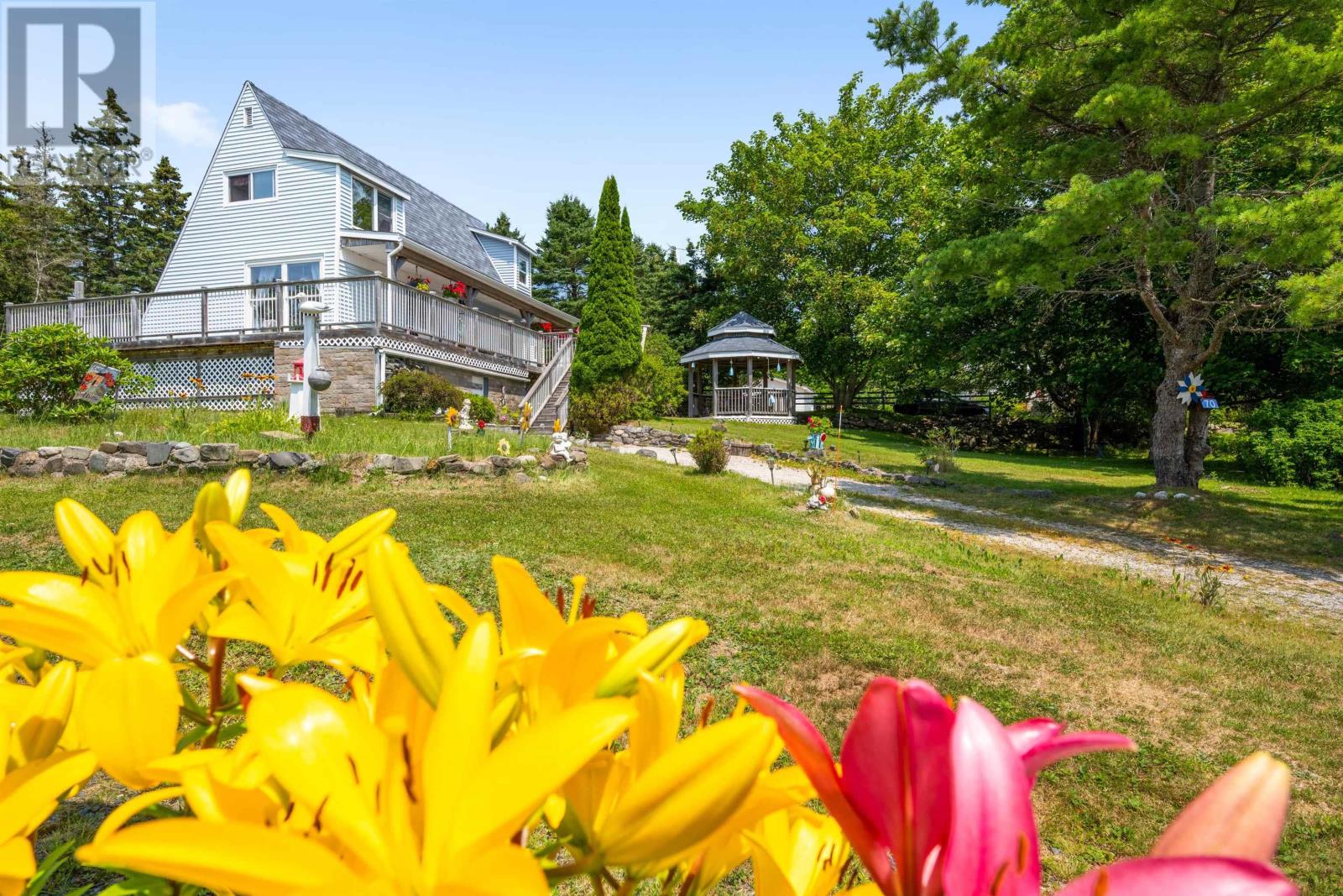 70 Hennigar Ln, Chester, NS B0J 1T0