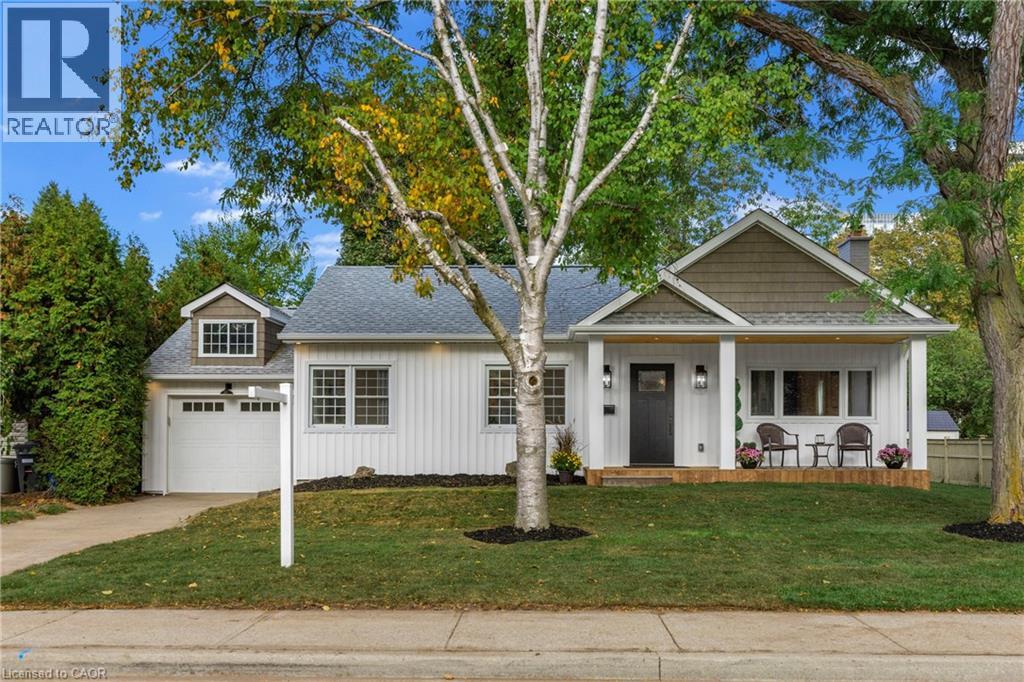 2073 Maplewood Dr, Burlington, ON L7R 2C6