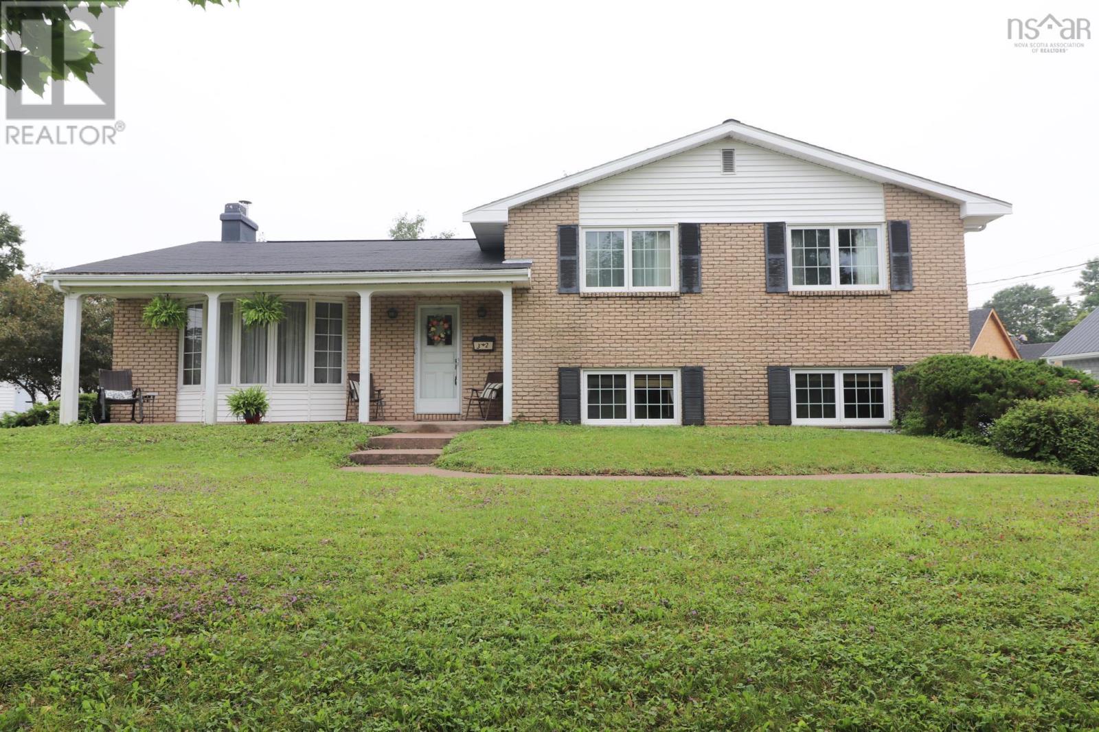 32 Longworth Ave, Truro, NS B2N 3E8 MLS 202410261 Houseful