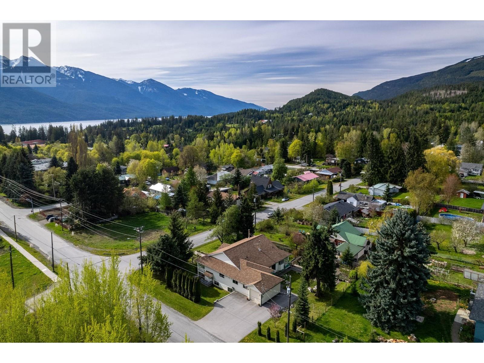 8th S Street Unit 403, Kaslo, BC V0G 1M0