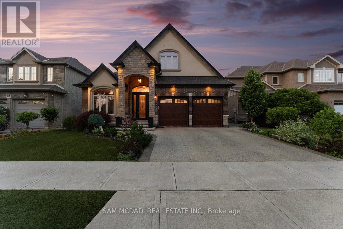 85 Hillcroft Dr, Hamilton, ON L8J 3W9